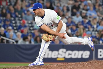 Weekend Roster Moves: Sandlin To IL, Barnes DFA'd, Tate & Schultz Get the Call