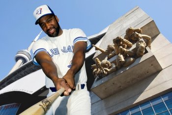 The Rogers Centre Is Finally Getting a Proper Statue