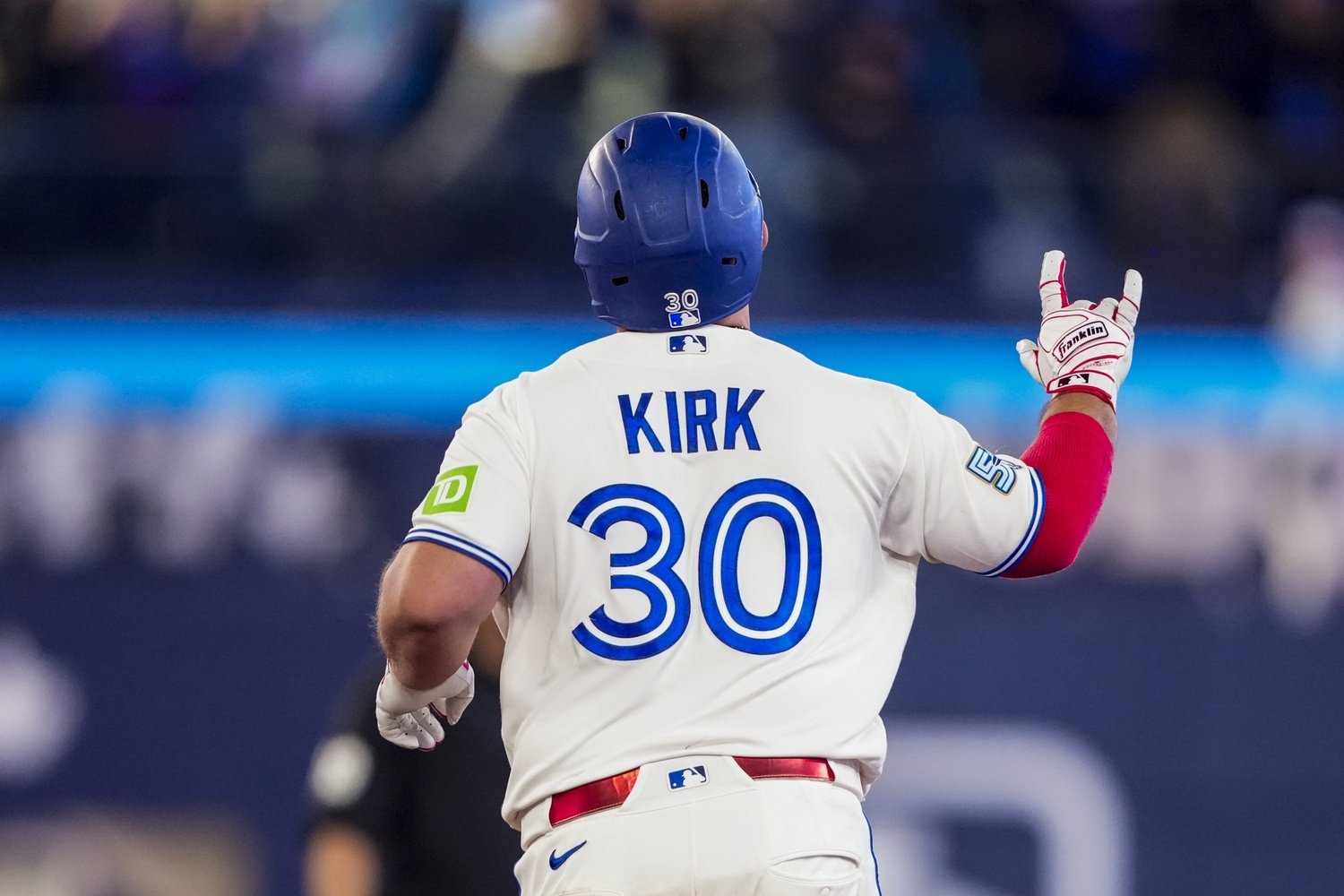 More information about "Alejandro Kirk Exits With Thumb Injury"