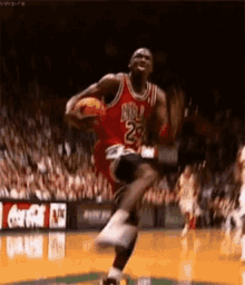 Jordandunk.gif.2d950f0e64baacbe4635fc5a81129fe3.gif